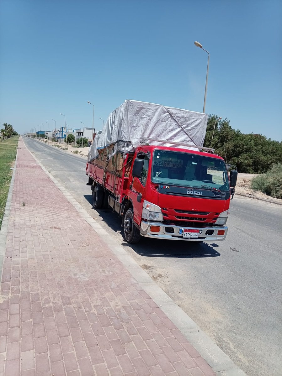 شاحنة إنجاز على الطريق السريع